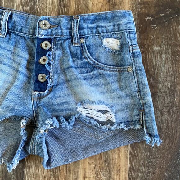 Bullhead Distressed Slouchy Denim Short Size 3 - Picture 2 of 7